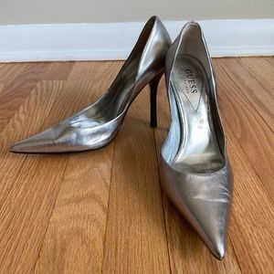 Metallic Silver Guess Pumps
